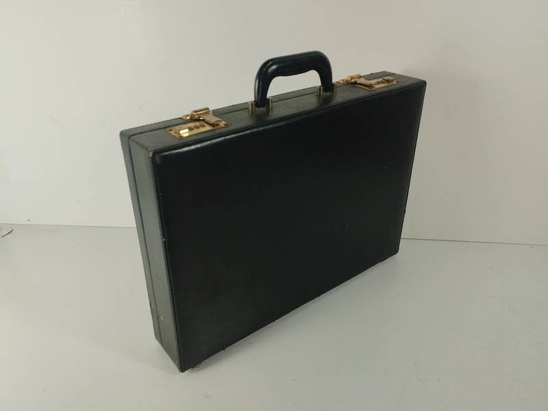 malet_n piel 32x44x8 1u